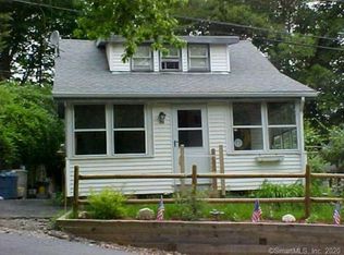 20 Lake Blvd, East Hampton, CT 06424