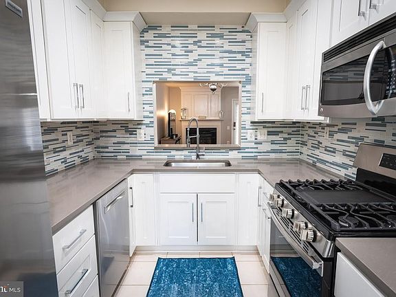 4th image of 210 Fallsgrove Blvd #10