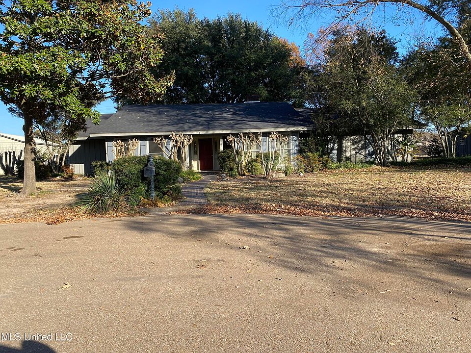 1st image of 622 Aubrey Cir S