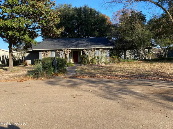 622 Aubrey Cir S, Greenwood, MS 38930