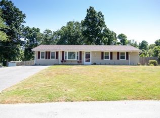 34 Mishawum Dr, Dartmouth, MA 02748