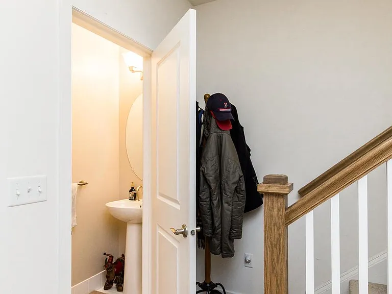 207 Brinley Ct — Photo 5