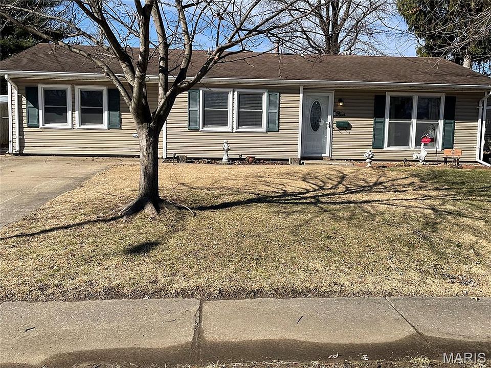 1st image of 4 Watertown Cir