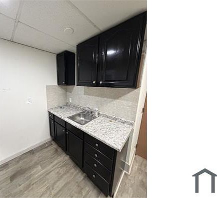 4th image of 708 Mills St #5