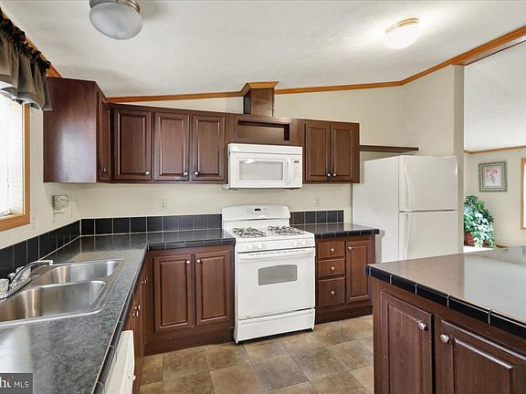 4th image of 137 Madge Dr