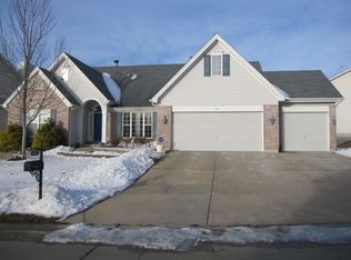 825 Summit Glen Ct, Fenton, MO 63026