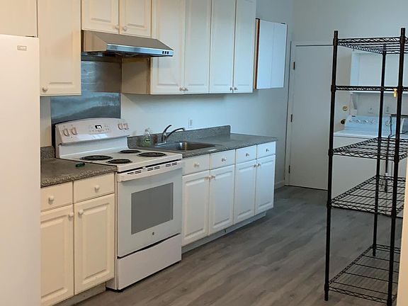3rd image of 469 Noe St