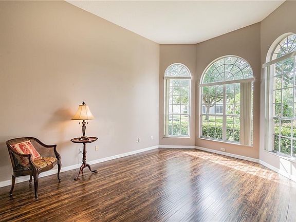 5th image of 209 Southern Magnolia Ln