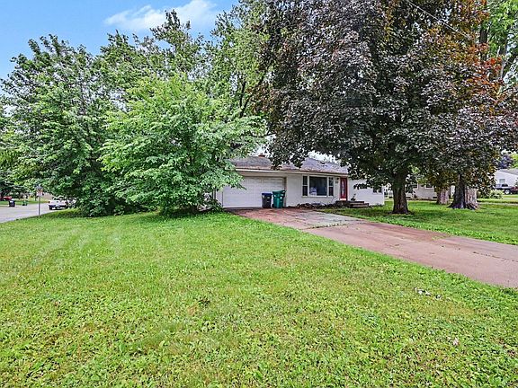 4th image of 1708 Lydia Ave W