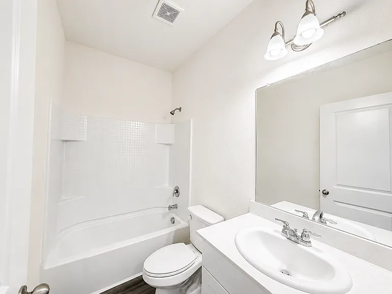 715 Wellington Dr — Photo 15