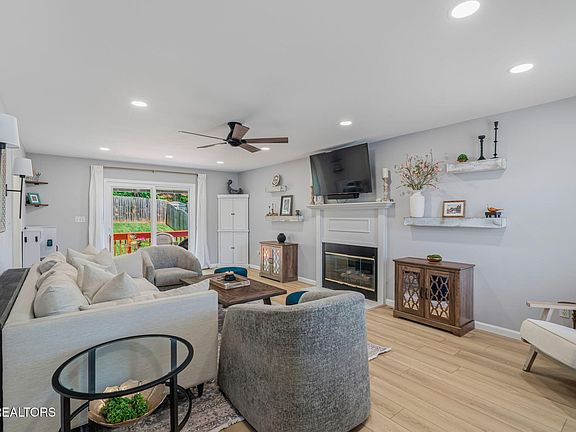4th image of 8719 Brucewood Ln