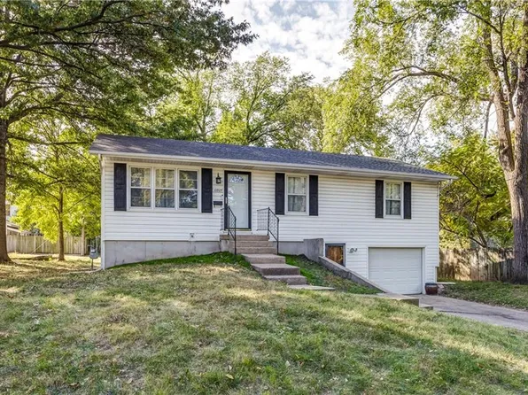 10805 W 57th Ter, Shawnee, KS 66203