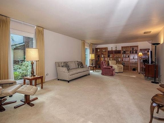5th image of 3335 Kenilworth Dr