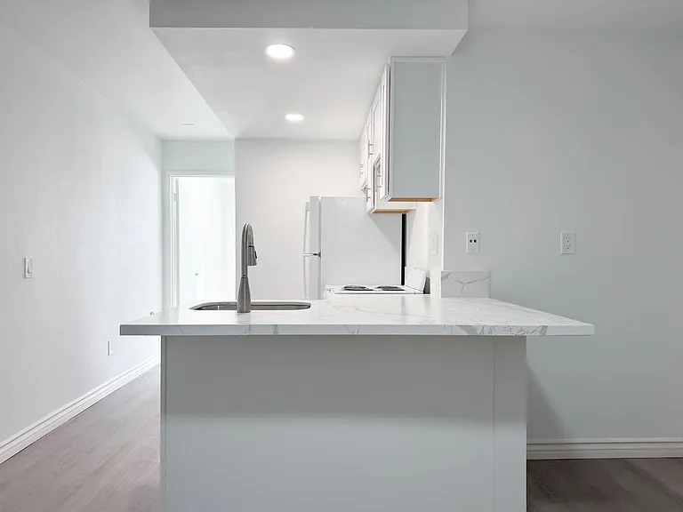 38th North Apartments — Photo 5