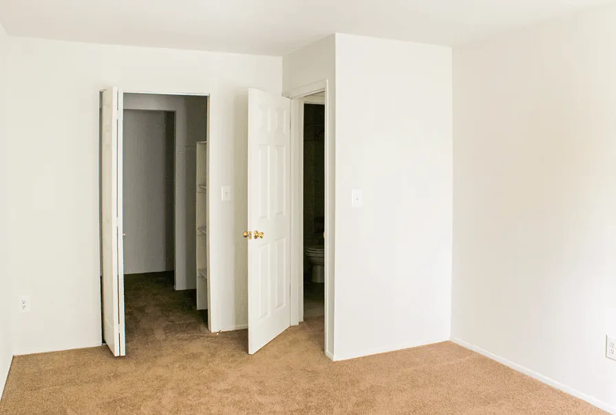 Richmond Club Apartments — Photo 4