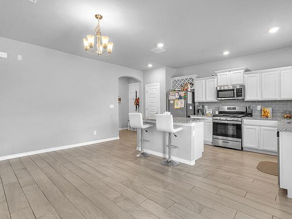 3rd image of 1225 Desert Pine Ave