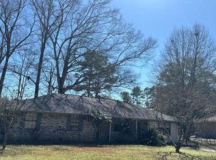 135 Westchester Dr, Picayune, MS 39466