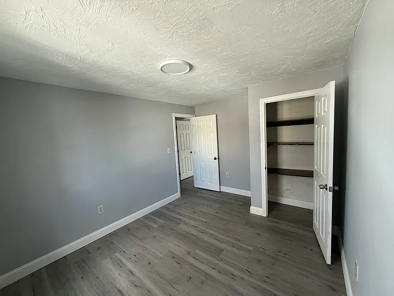55 E St — Photo 3