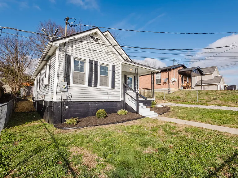 245 Evansdale Ave — Photo 2