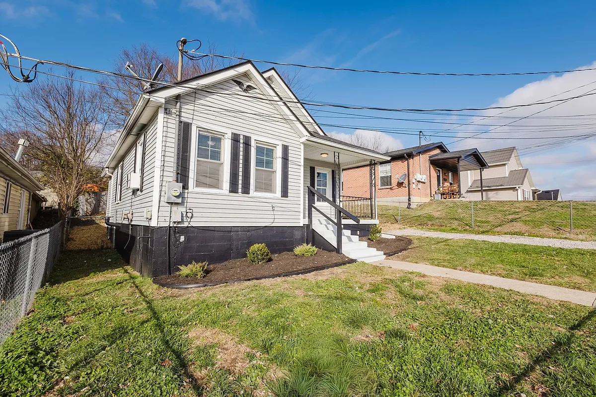 Building Photo - 245 Evansdale Ave