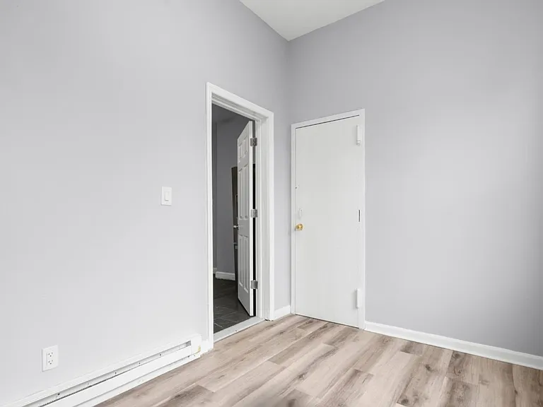 32 Van Cortlandt Park Ave — Photo 15