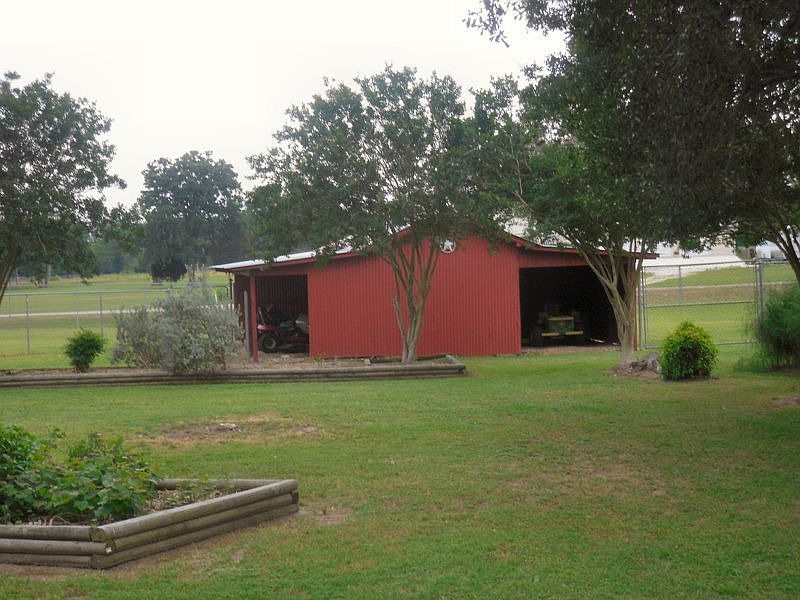 2nd image of 679 Fm 980 Rd