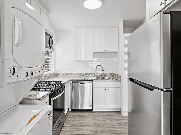 3rd image of 476 Thornally Dr