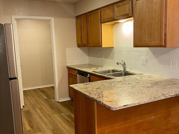 5th image of 604 Lost Springs Ct APT A