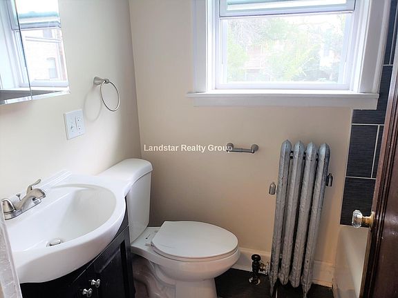 3rd image of 4860 N Hermitage Ave APT 1E