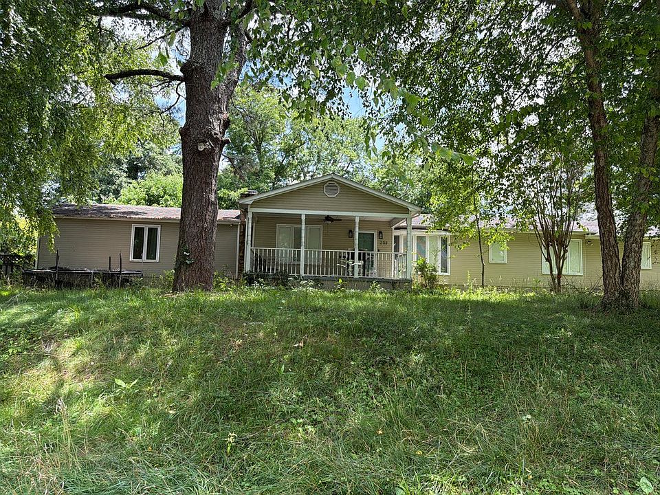 1st image of 203 Ruby St