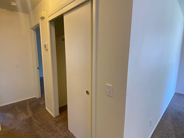 2124 NE Linnea Dr — Photo 12