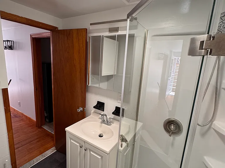 315 Devoe St #BASEMENT — Photo 9