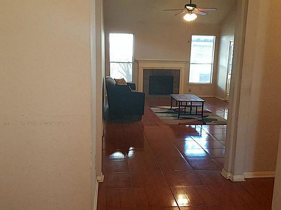 4th image of 2920 Linda Dr