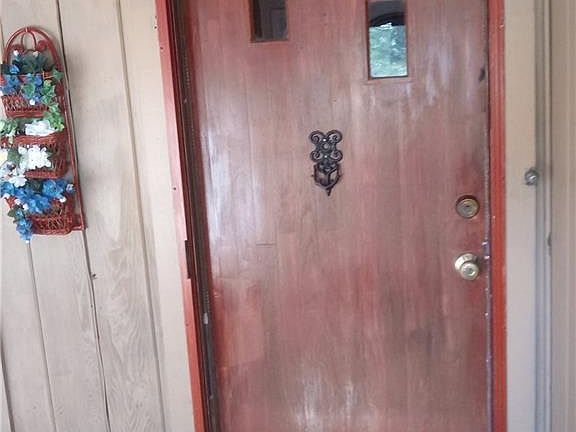 3rd image of 106 N Avenue C