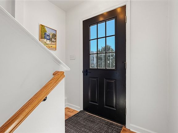4th image of 115 Cathedral Ct