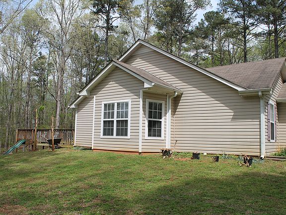 Side view of breakfast room