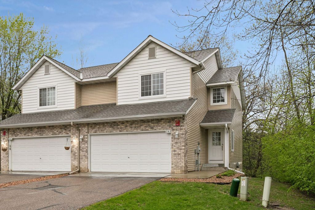 Apartment in Chaska, Hazeltine