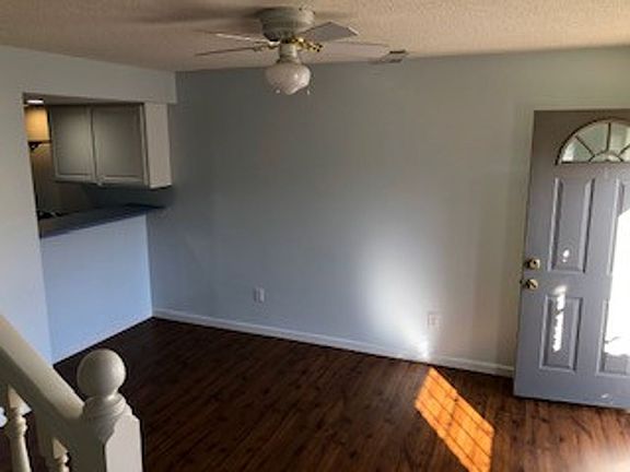 3rd image of 3354 S Oaklawn Cir