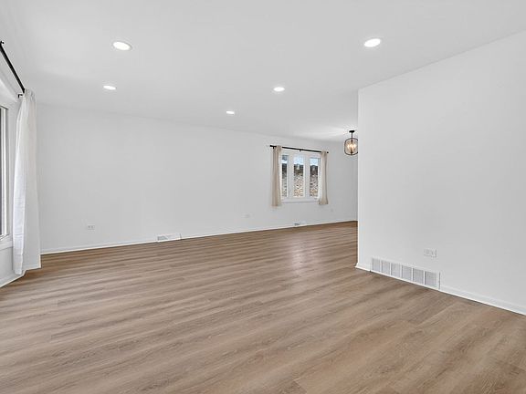 2nd image of 17233 Evans Ave