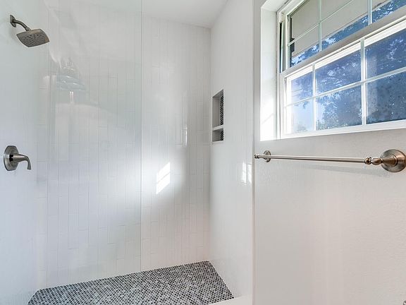 5th image of 7129 Santa Monica Dr