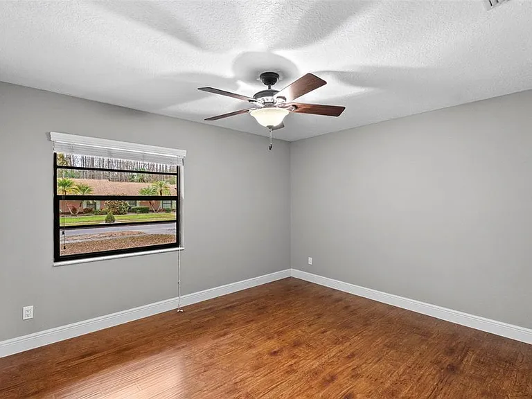 723 Pent St — Photo 15