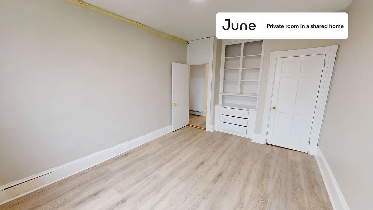 Full bedroom in 4 bed/1 bath home in Allston #1421 D — Photo 3