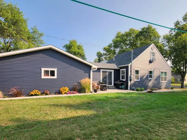 706 S 10th St, Olivia, MN 56277