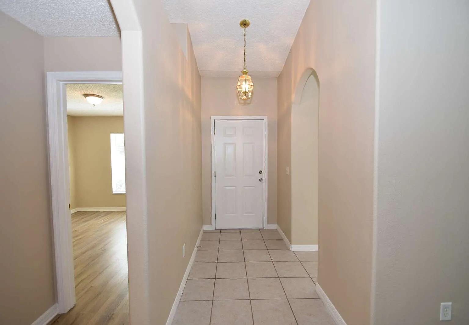 3 bed, 2.0 bath, 1326 sqft, $1,900 — Photo 4