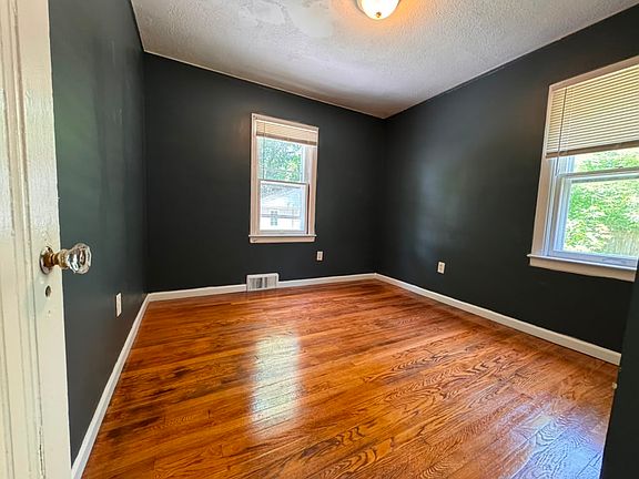 5th image of 18461 Heyden St