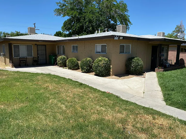 Cedar Ave — Photo 9