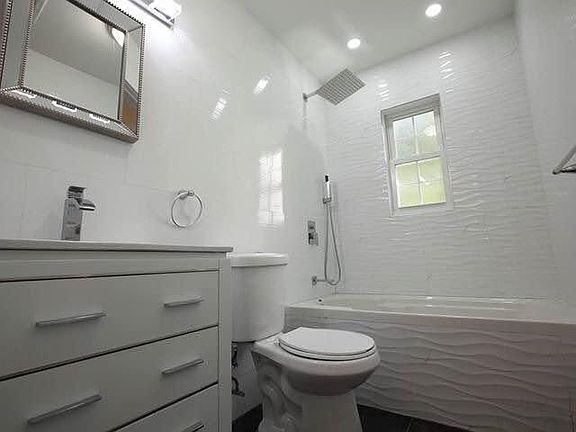 3rd image of 4616 Oceania St