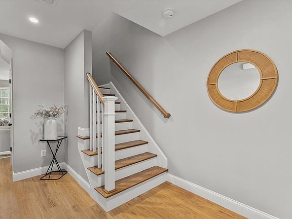 4th image of 19 Hunter St #2