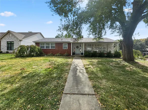 320 W Gundlach St, Columbia, IL 62236