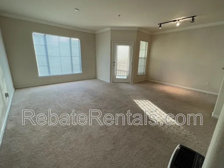 8290 Gate Pkwy W #1019 — Photo 23